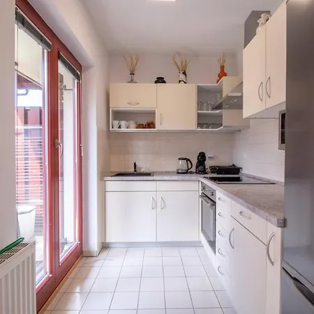 Nice With Terrace And Garden View Apartman *